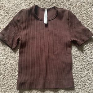 Aritzia seamless ribbed tee babaton brown nwot